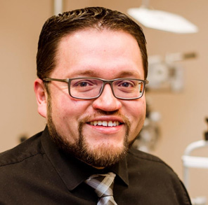 Dr. Nestor Bayona
